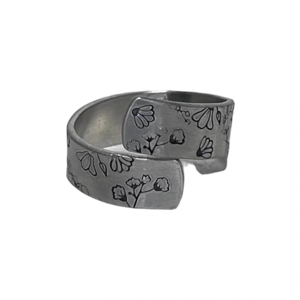Handmade 7 stamped floral adjustable silver hypoallergenic aluminum wrap‎ ring
